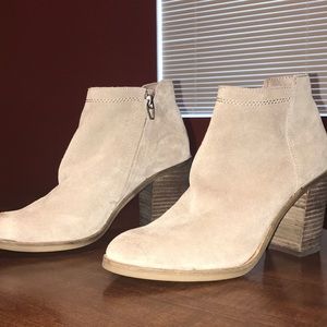 Dolce Vita booties ! Soft suede.